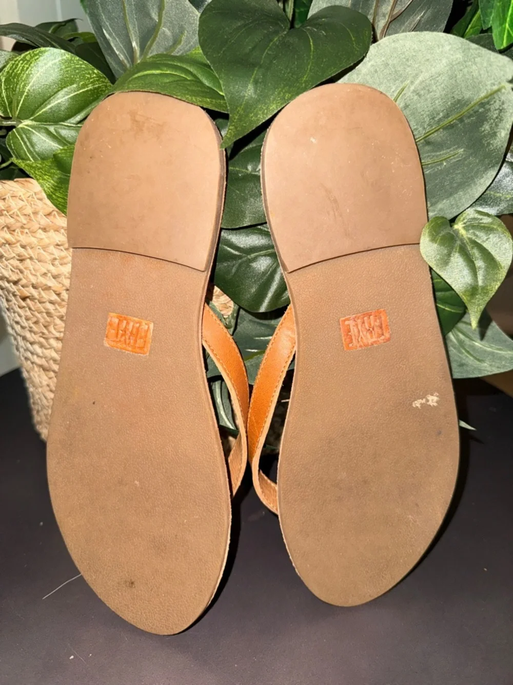 Frye Leather Buckle Thong Sandals in Tan Size 6 Made in Mexico - Picture 11 of 11